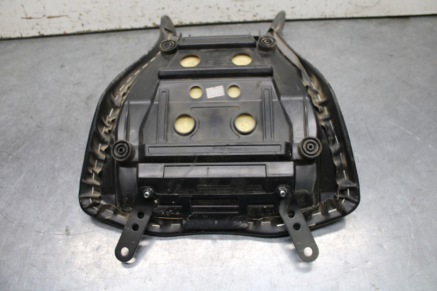 19-24 YAMAHA R3 FRONT DRIVERS SEAT PAD SADDLE PILLION BB736