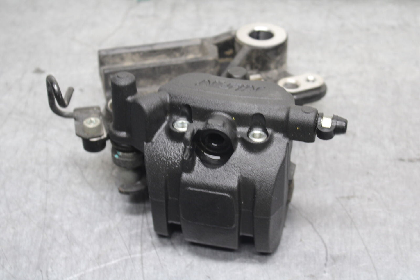 18-23 KAWASAKI NINJA 400 EX400 ABS REAR BACK BRAKE CALIPER W MOUNT BRACKET BB747