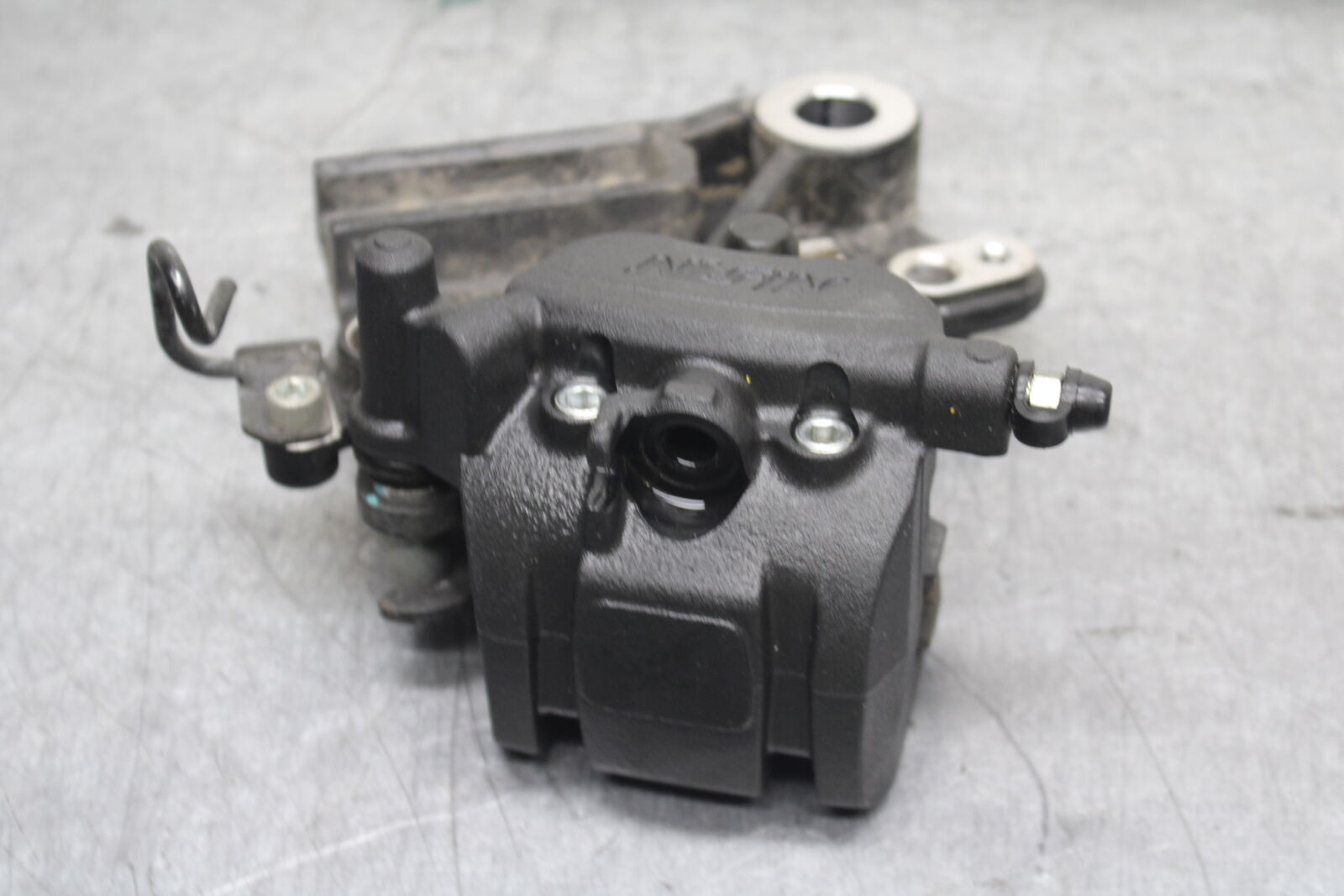 18-23 KAWASAKI NINJA 400 EX400 ABS REAR BACK BRAKE CALIPER W MOUNT BRACKET BB747