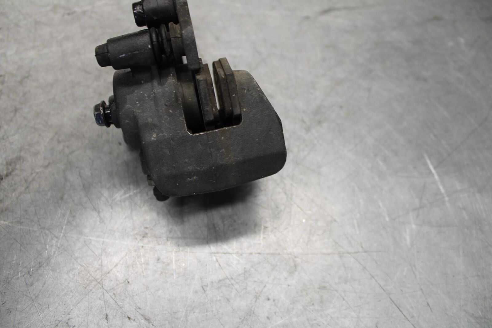 2012 Kawasaki Ninja ZX6R ZX600R REAR BACK BRAKE CALIPER W MOUNT BRACKET BB529