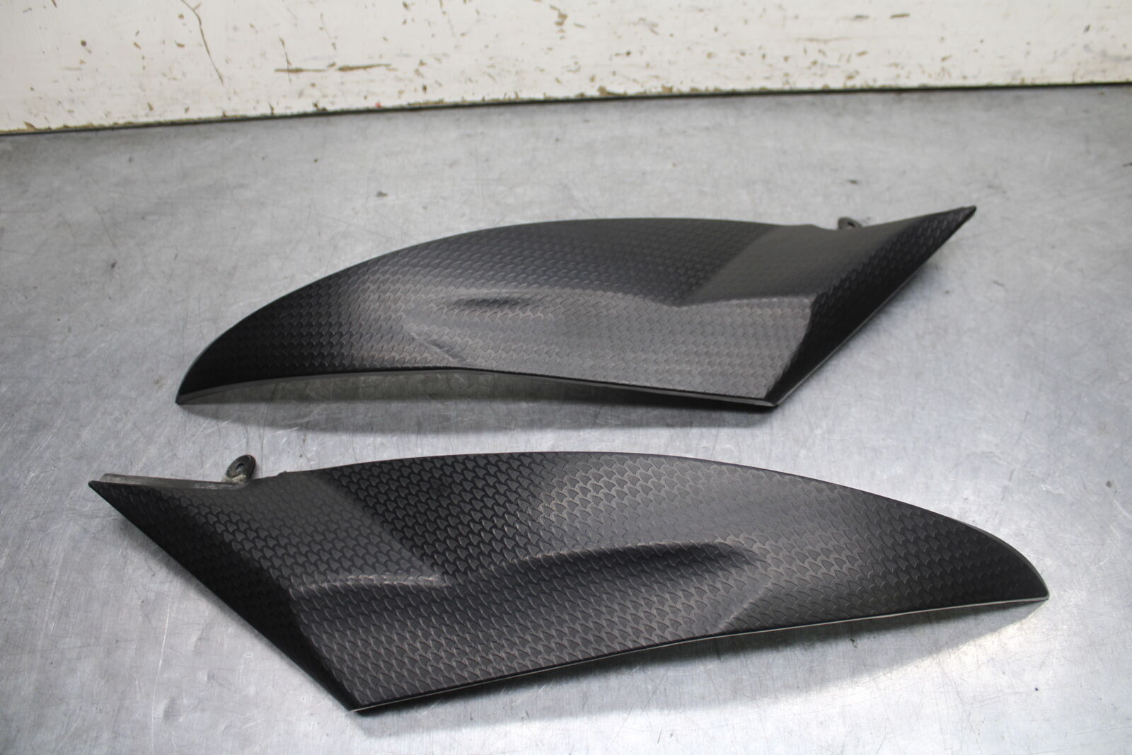 06-07 YAMAHA YZF R6 RIGHT LEFT GAS FUEL TANK PANELS COVERS TRIM SET COWLS  BB742