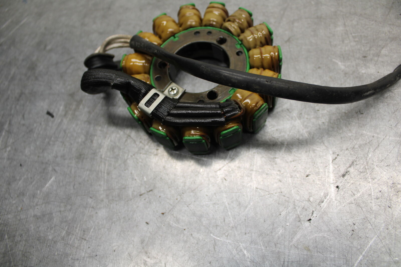 05-06 SUZUKI GSXR1000 STATOR GENERATOR ALTERNATOR MAGNETO 31401-41G00 BB677