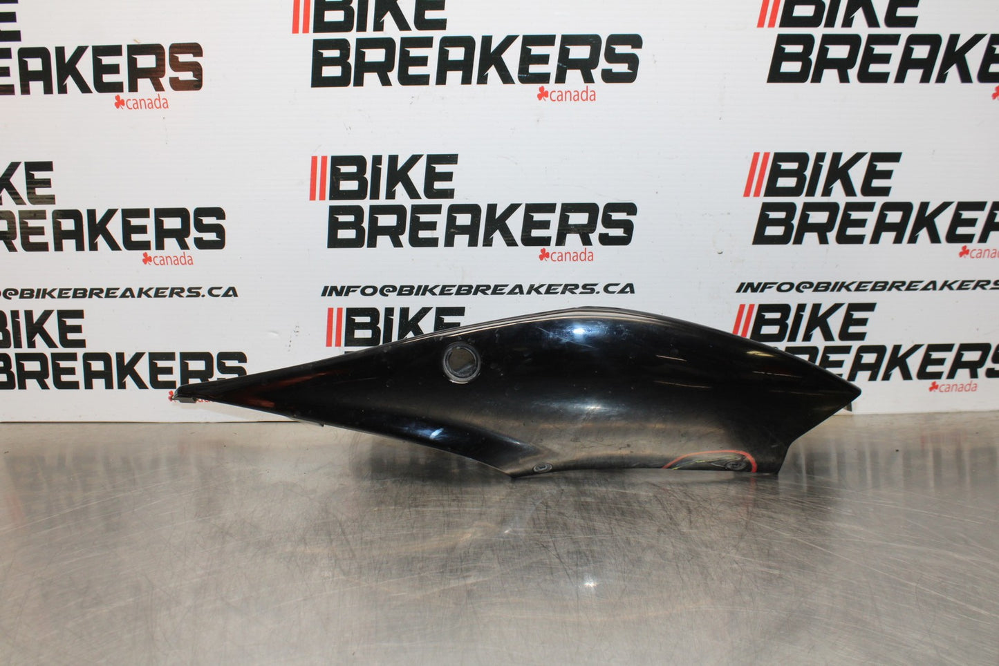 06-07 SUZUKI GSXR 600 LEFT REAR BACK TAIL FAIRING COWL SHROUD BB178