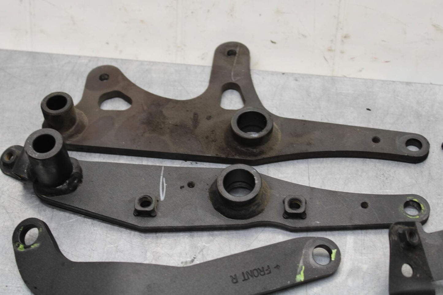 20 KAWASAKI Z400 ER400 ABS ENGINE MOUNT MOTOR BRACKET BB586