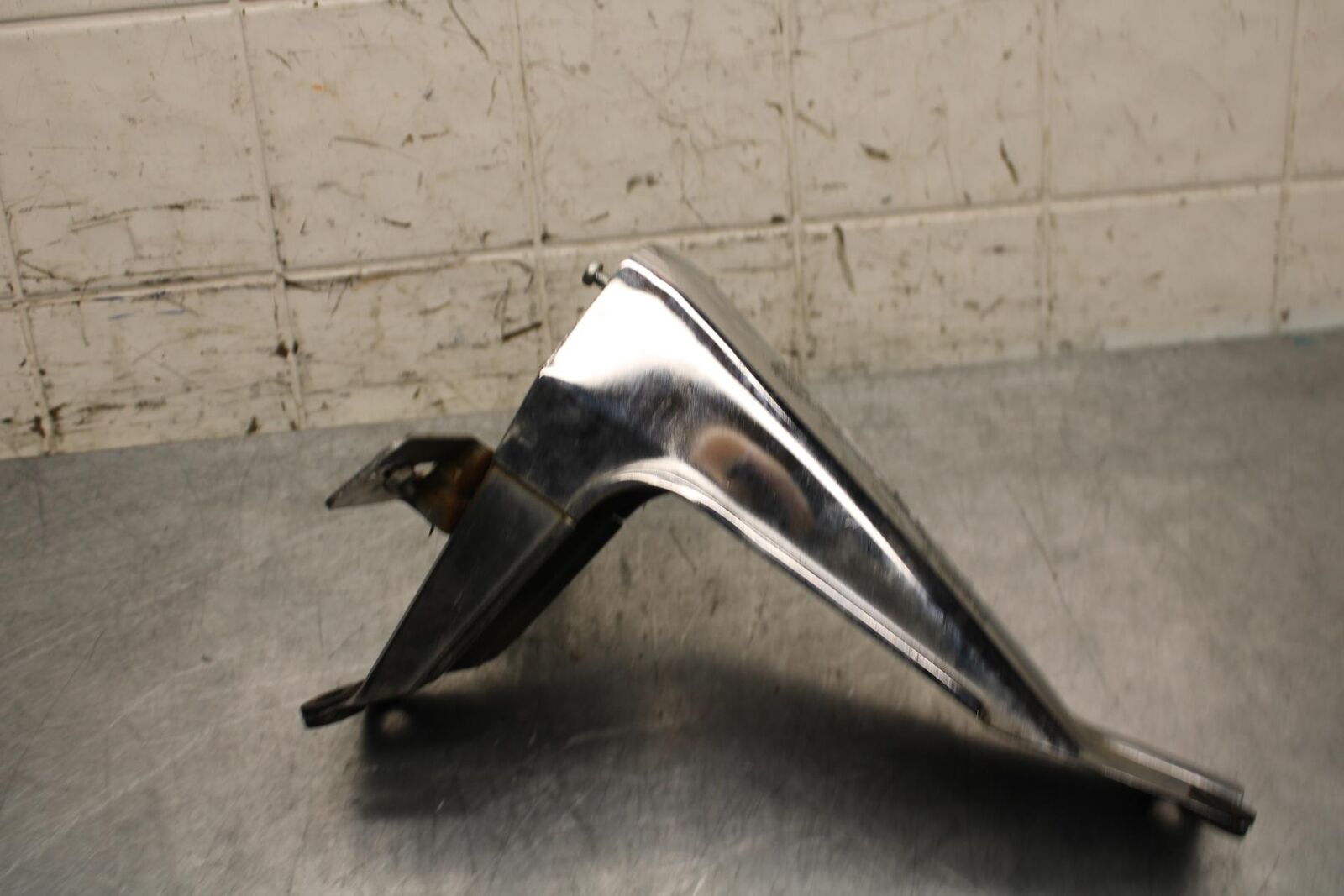 75 SUZUKI GT 550 REAR BACK TAIL LIGHT MOUNT BRACKET BB67