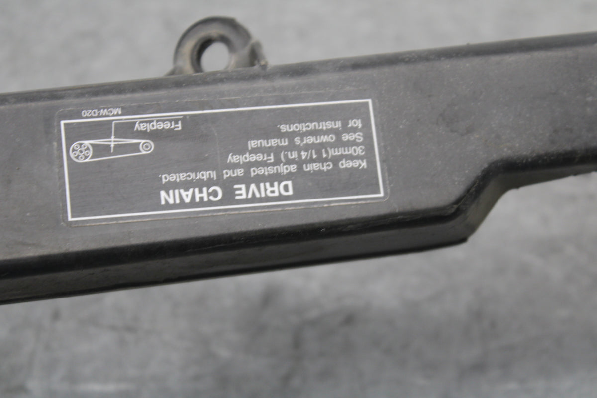 05-06 HONDA CBR600RR REAR DRIVE CHAIN GUARD COVER SHIELD 40510-MEE-010  BB689
