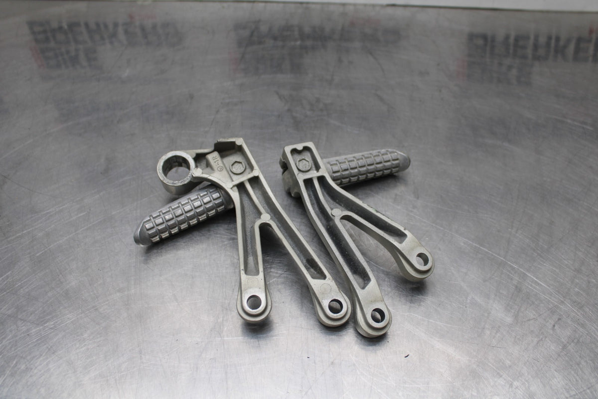98 KAWASAKI NINJA ZX6 REAR BACK PASSENGER PEG SET PAIR BB870