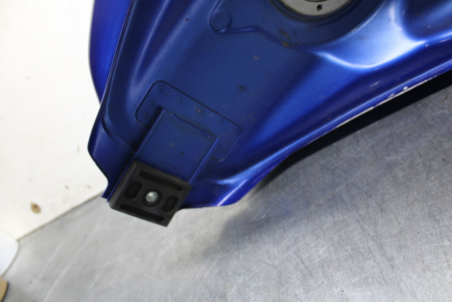 05-06 SUZUKI BOULEVARD M50 GAS TANK FUEL PETROL RESERVOIR BB671