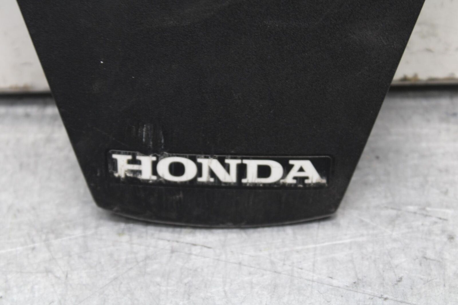 11-19 HONDA CBR125R CENTER REAR BACK TAIL FAIRING COVER TRIM COWL BB105