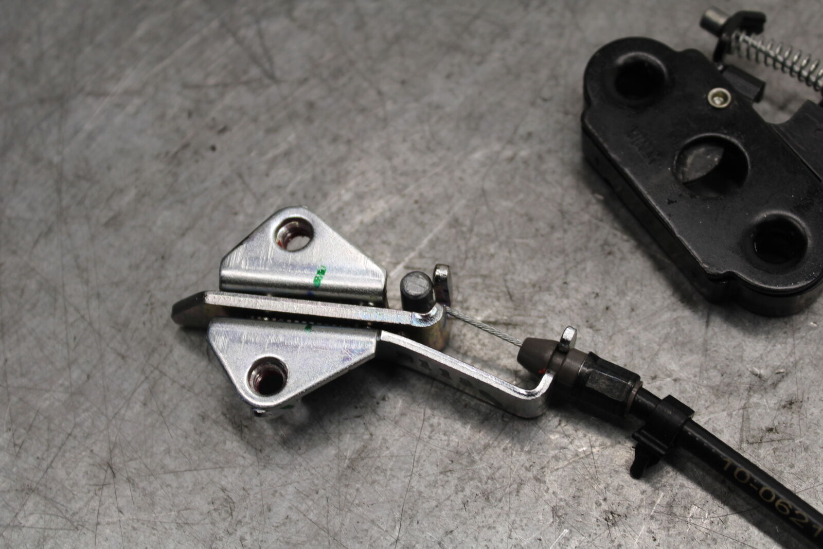 18-23 KAWASAKI NINJA 400 REAR & FRONT SEAT LATCH LOCK ASSEMBLY BB660