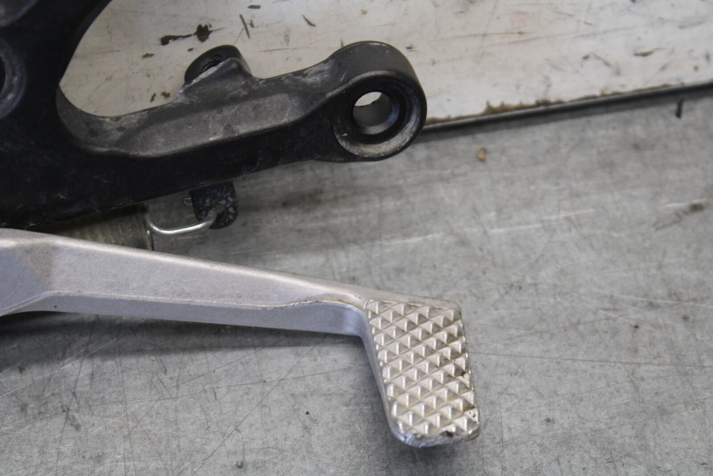 08-16 YAMAHA YZF R6 RIGHT REARSET REAR SET DRIVER FOOT PEG REST STOP BB665