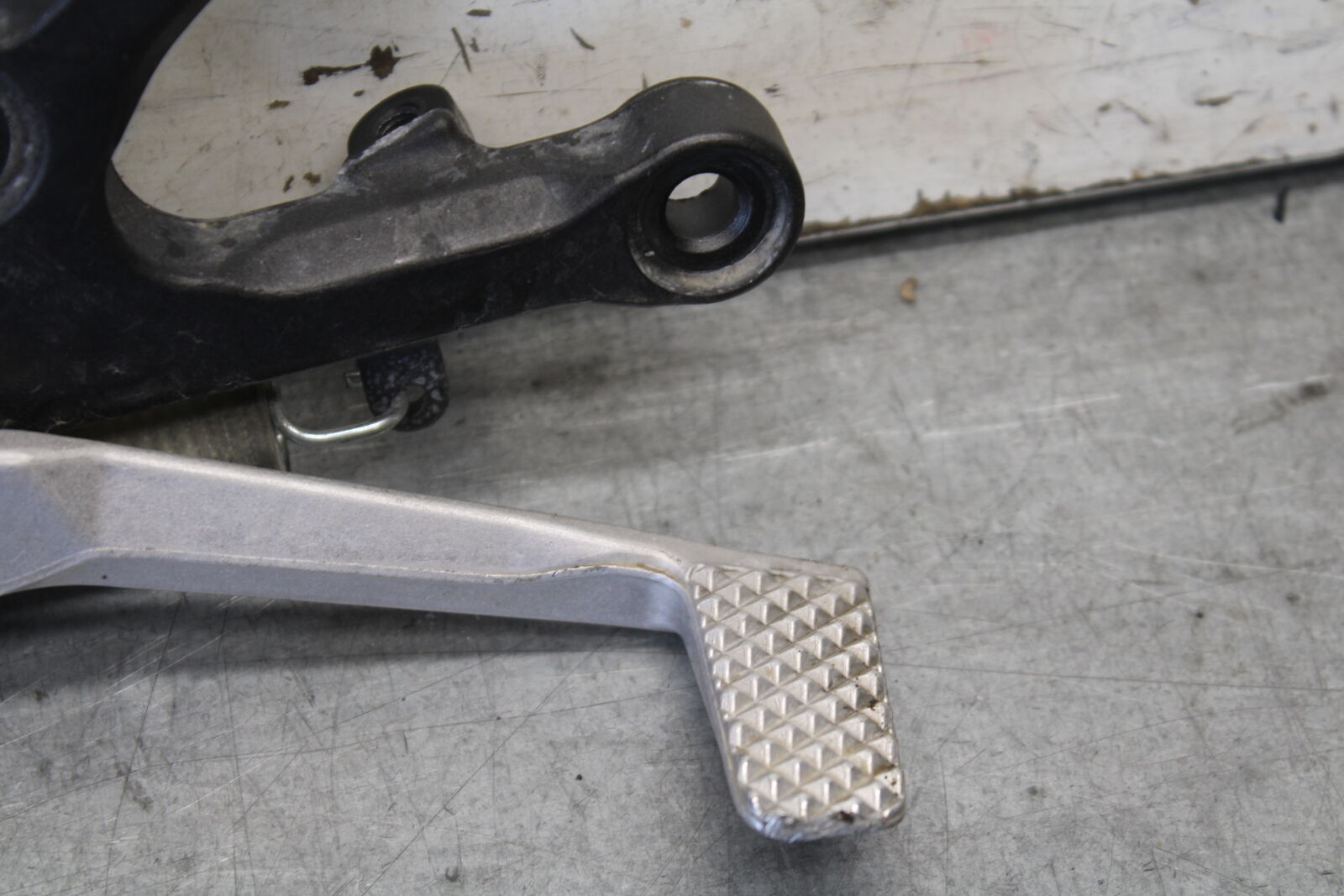 08-16 YAMAHA YZF R6 RIGHT REARSET REAR SET DRIVER FOOT PEG REST STOP BB665