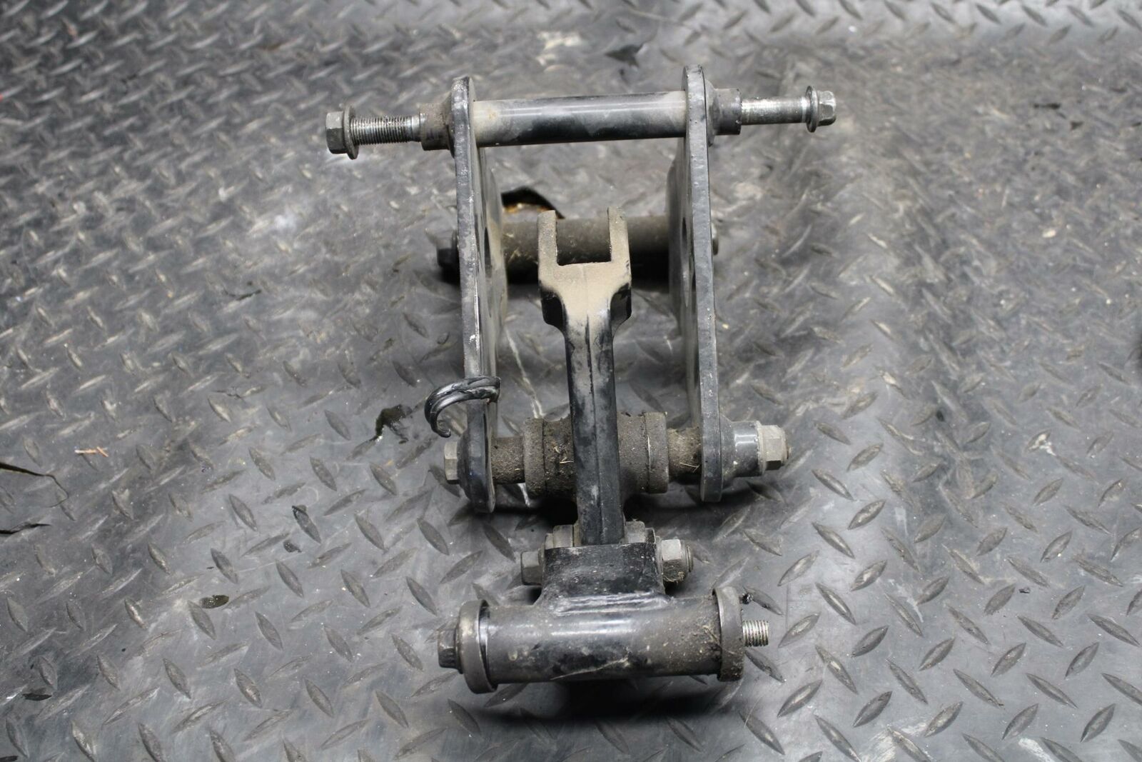 86 SUZUKI GS750ES REAR DOGBONE SHOCK LINKAGE LINK BB233