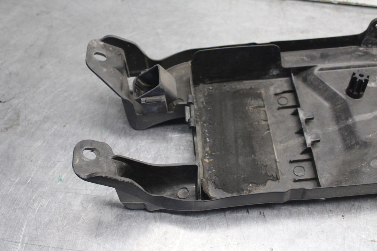 09-12 KAWASAKI NINJA ZX6R REAR BACK TAIL UNDERTAIL BATTERY TRAY PLASTIC BB698