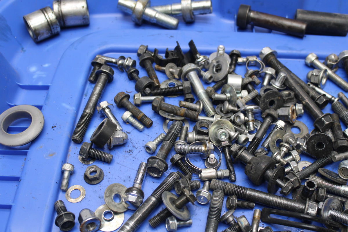 07 HONDA VTX1300R BOLTS HARDWARE MOTOR SCREWS BB825