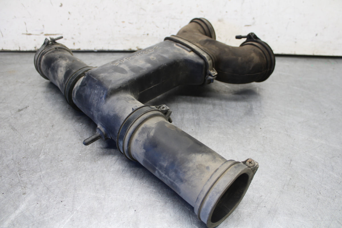 05-06 YAMAHA ROYAL STAR AIR INTAKE DUCT BB697
