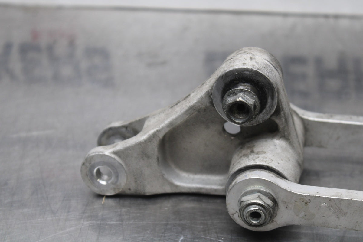18 YAMAHA YZF R1  REAR DOGBONE SHOCK LINKAGE LINK BB838