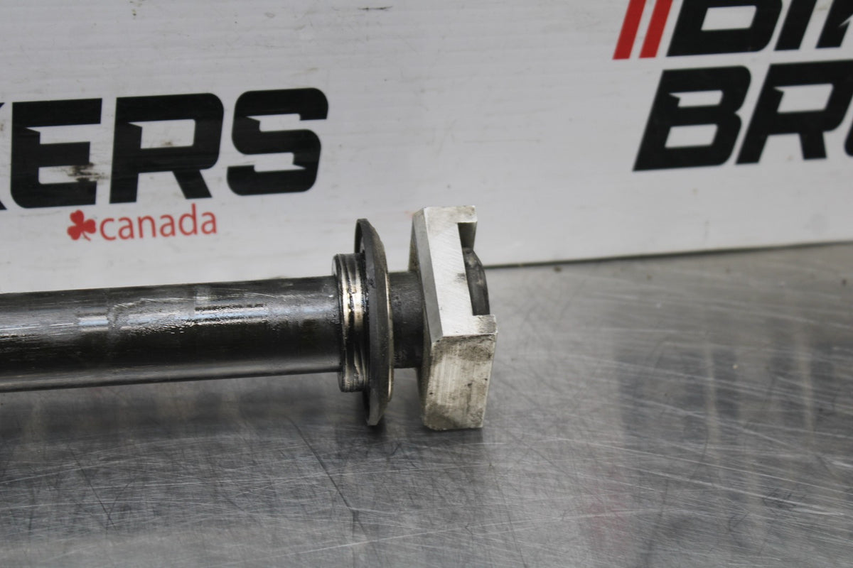 05 YAMAHA YZF R6 REAR AXLE BACK WHEEL RIM PIVOT BOLT AXEL BB814