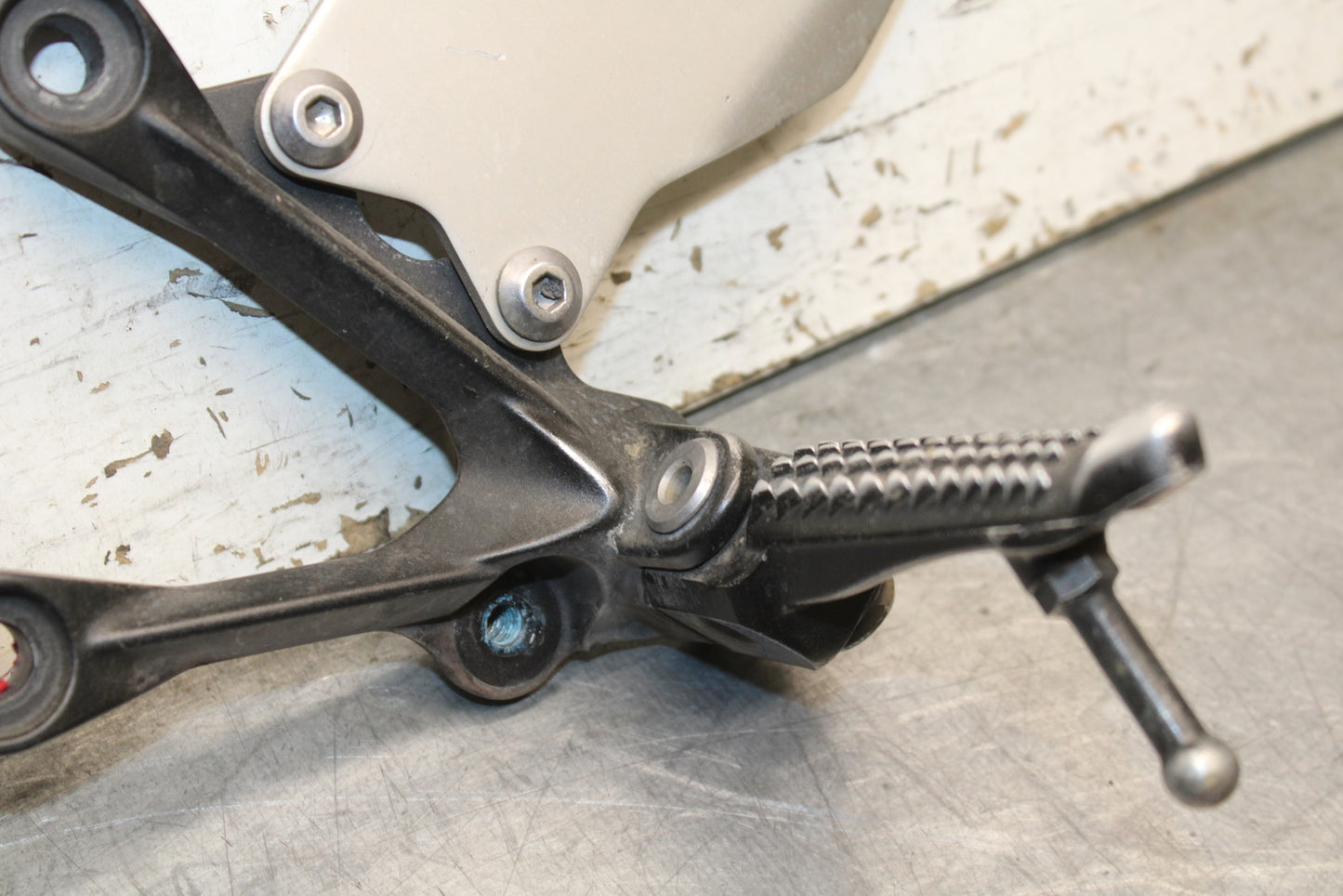 13-17 KAWASAKI NINJA ZX6R ZX636E LEFT REARSET REAR SET DRIVER FOOT PEG BB735