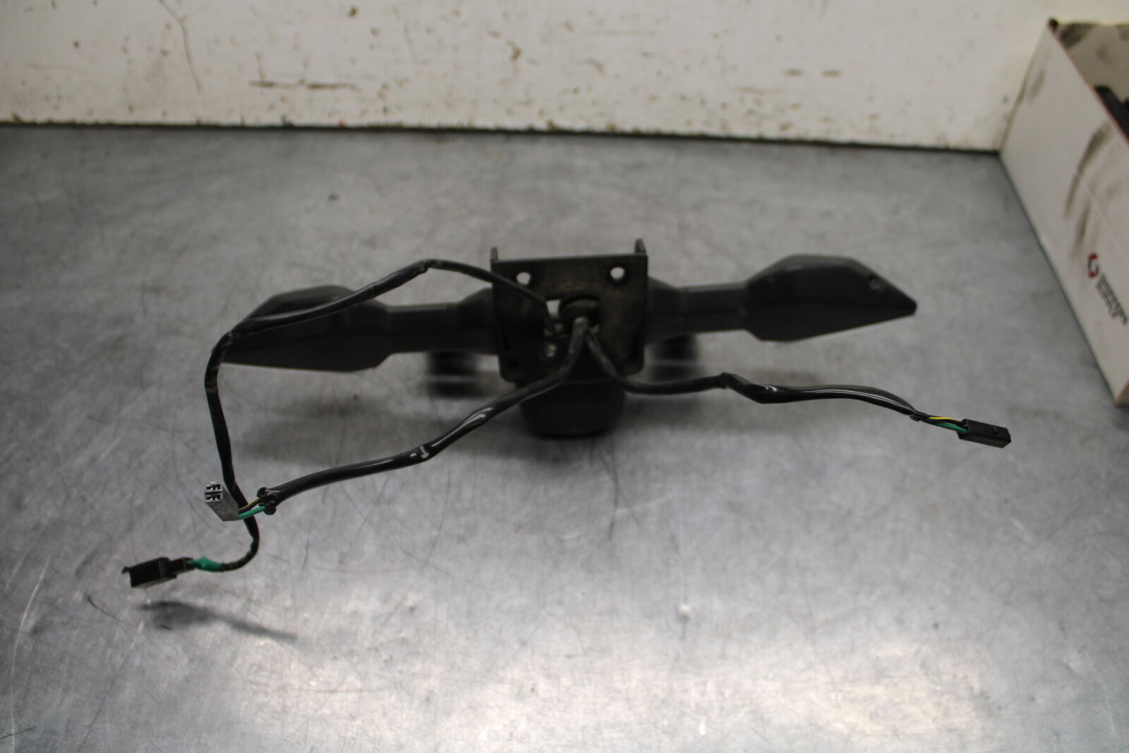 19-22 KAWASAKI Z400 REAR BACK TAIL LIGHT MOUNT BRACKET AND LIGHT BB738