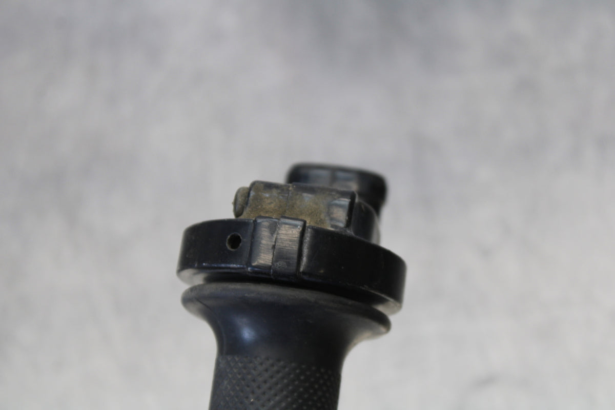 96-07 YAMAHA YZF600R THROTTLE CABLE LINE HOUSING GUIDE BB158