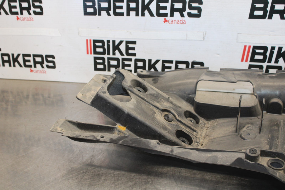 07-08 KAWASAKI NINJA ZX6R REAR BACK TAIL UNDERTAIL BATTERY TRAY PLASTIC BB937