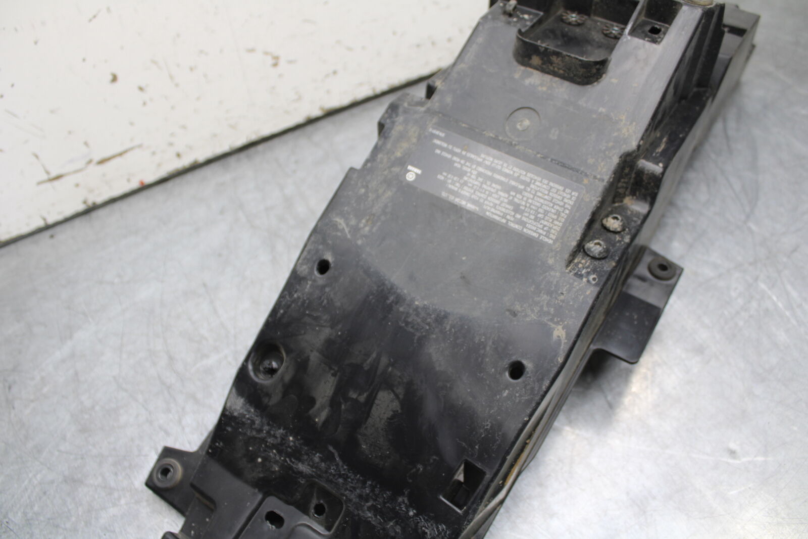 22-24 YAMAHA XSR900 REAR BACK TAIL UNDERTAIL BATTERY TRAY PLASTIC BB710