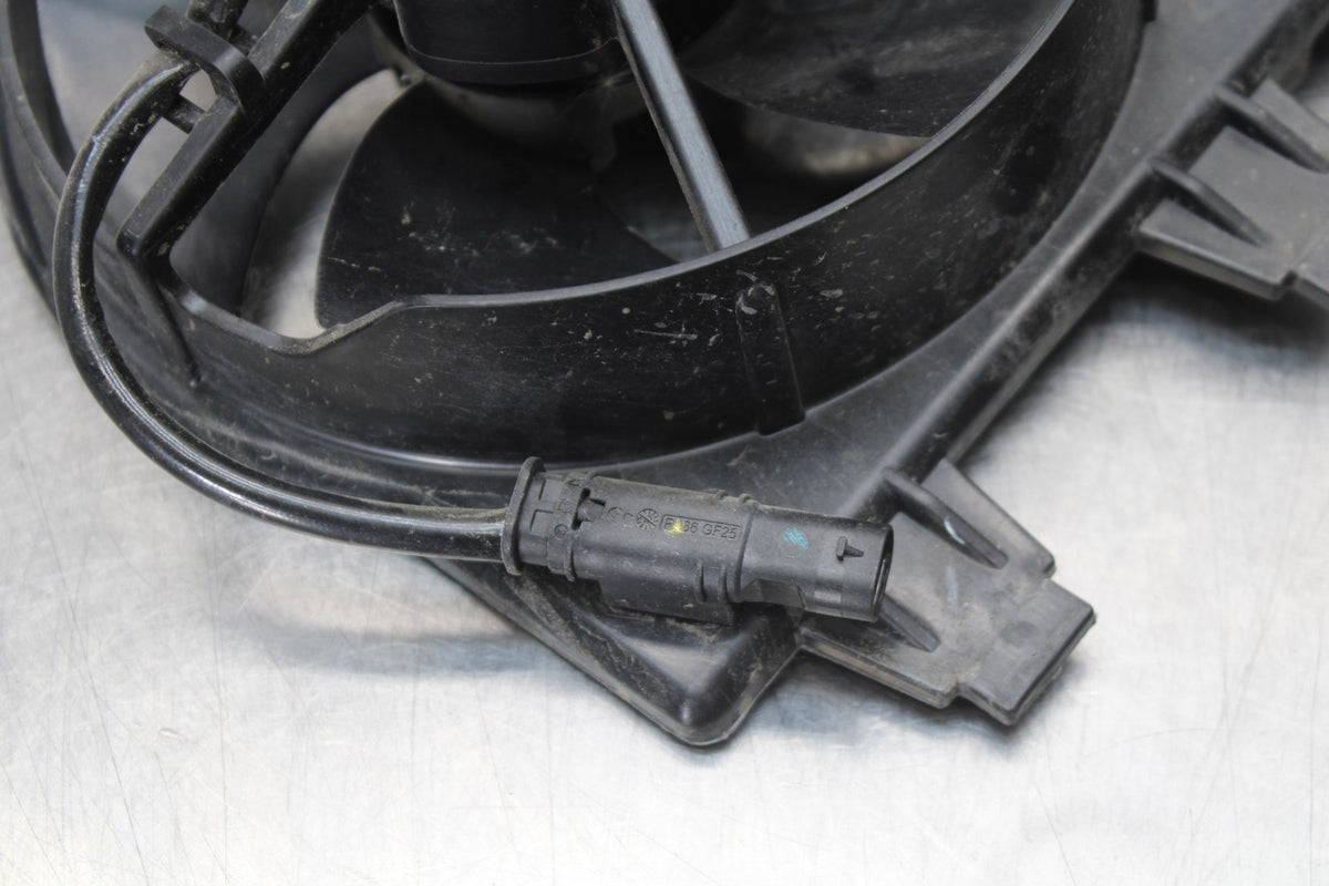 20-23 BMW F900R ENGINE RADIATOR COOLING FAN BB923