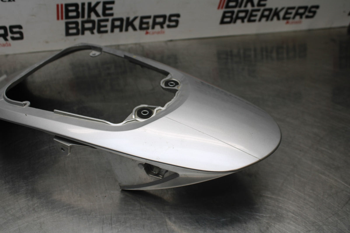 06-07 SUZUKI GSXR 600 CENTER REAR BACK TAIL FAIRING COWL BB822