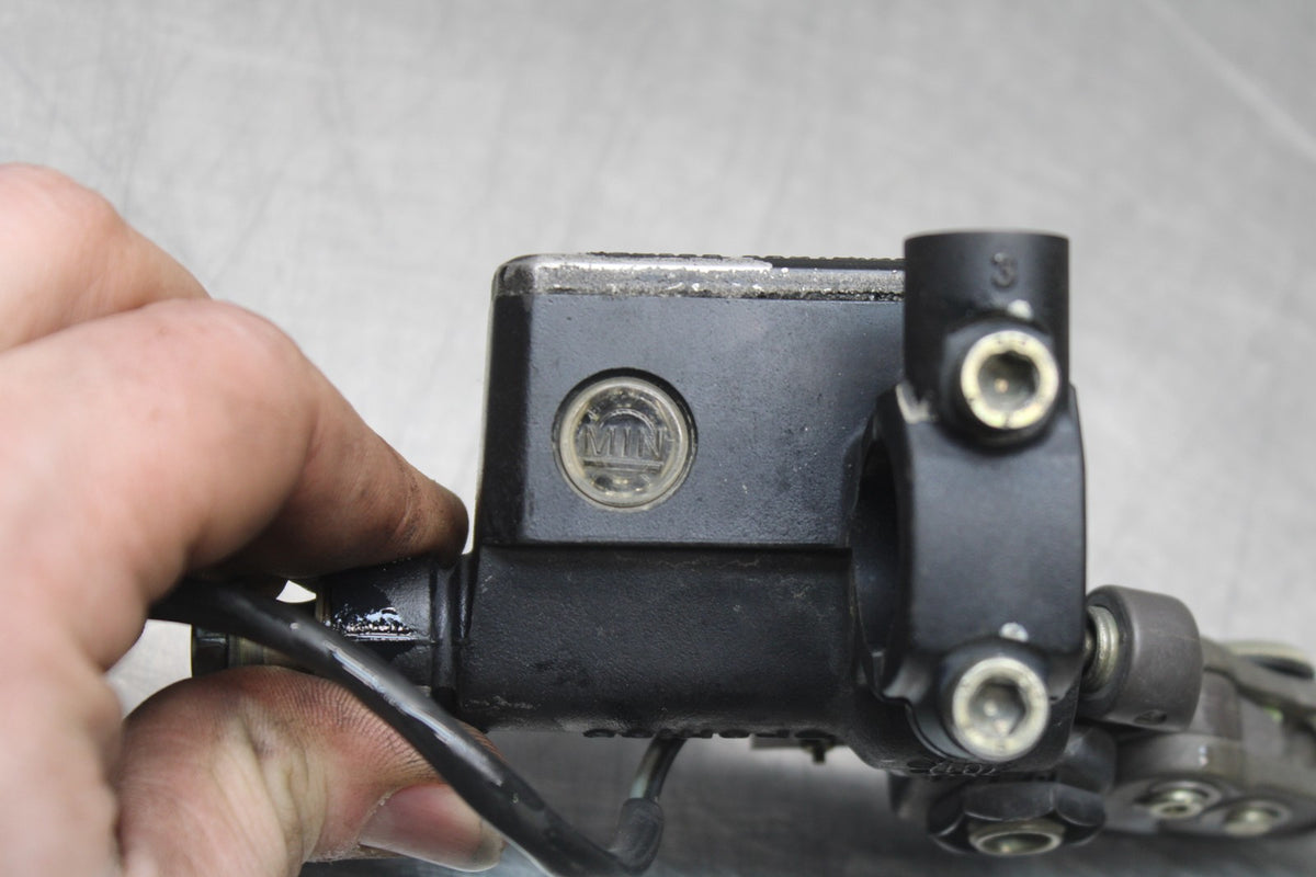 02 DUCATI MONSTER 620 FRONT BRAKE MASTER CYLINDER w/ LEVER BB851