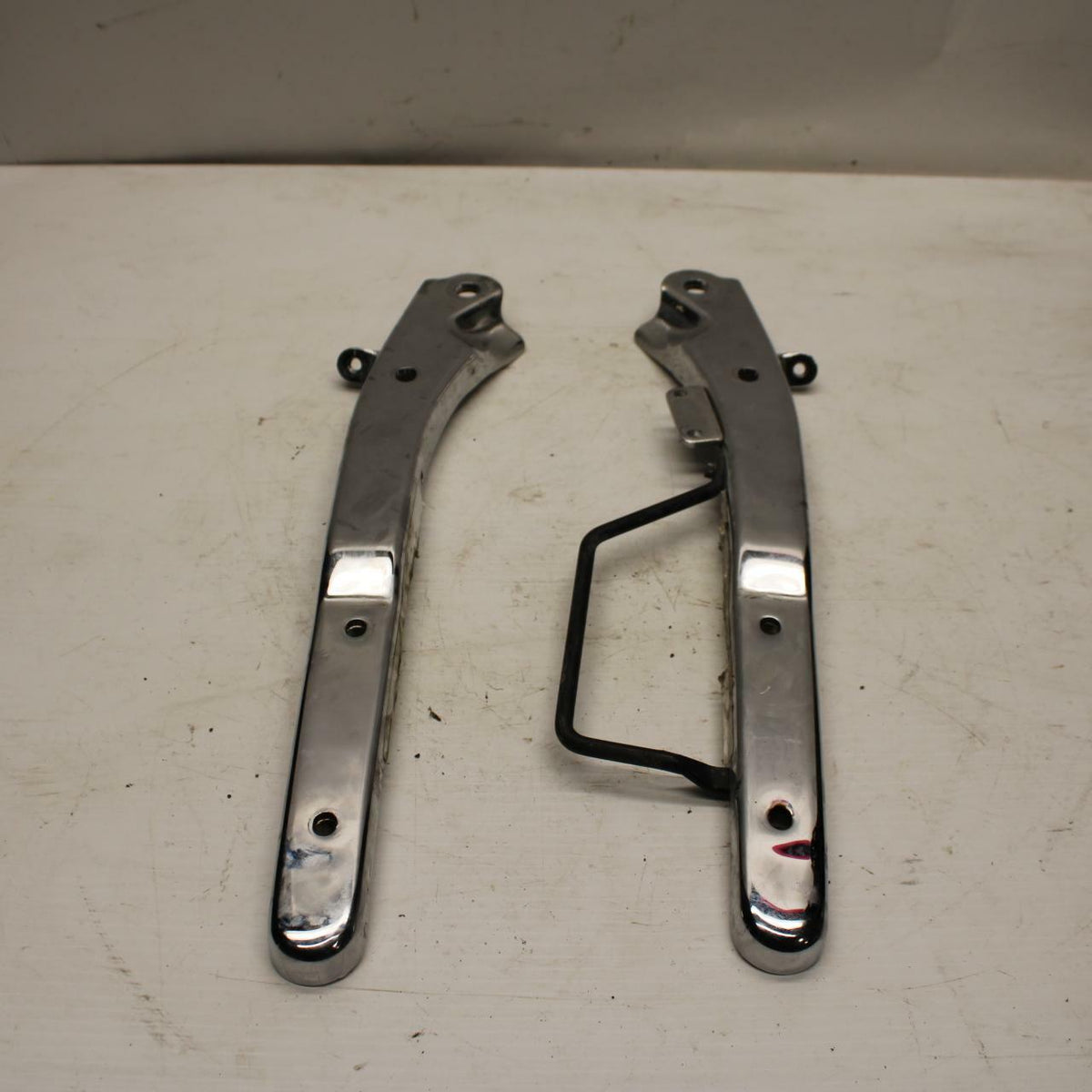 00-07 HONDA SHADOW SABRE 1100 REAR PASSENGER FENDER GRAB RAIL BB350