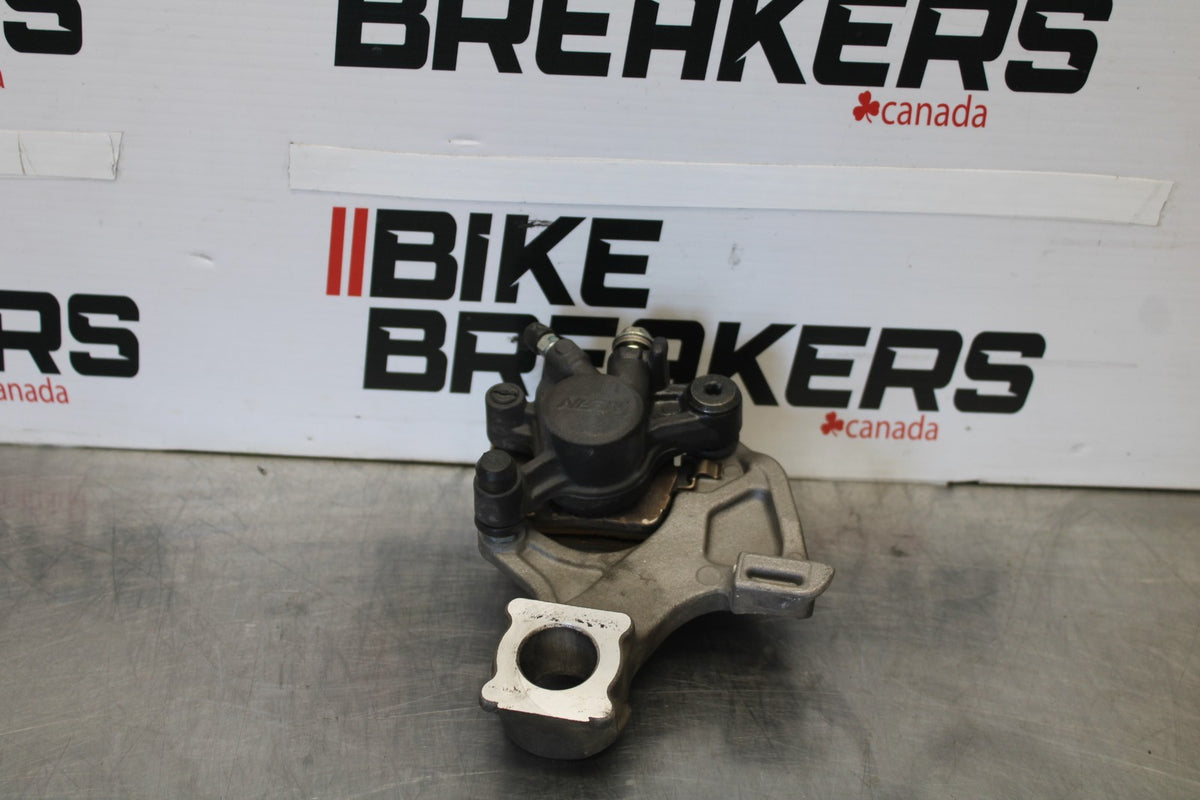 18 SUZUKI GSXR750 REAR BACK BRAKE CALIPER W MOUNT BRACKET BB891
