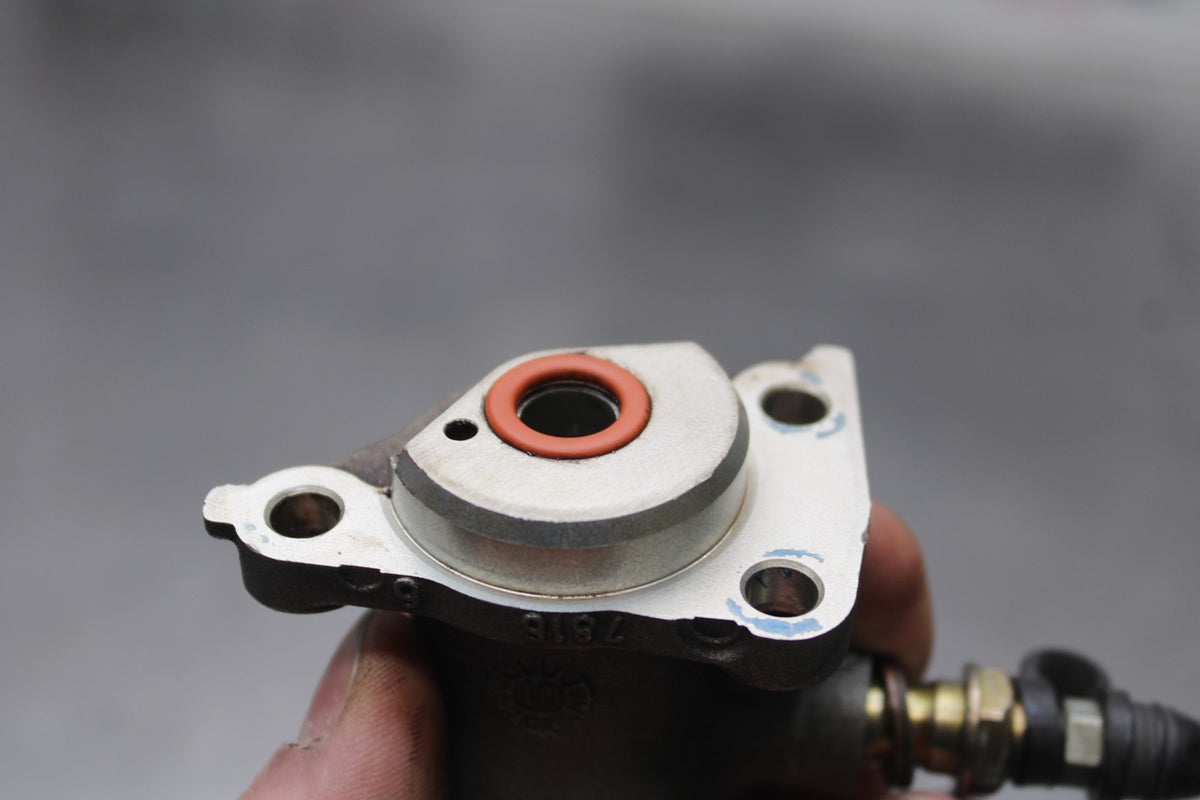 02 DUCATI MONSTER 620 CLUTCH SLAVE PISTON CYLINDER BB851