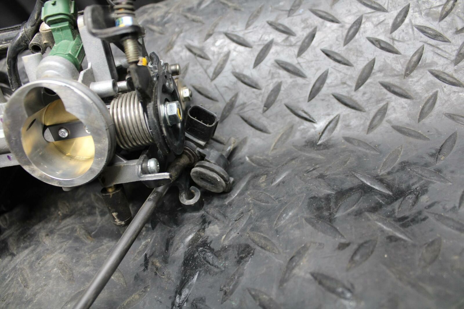 12-17 KAWASAKI NINJA 650 MAIN FUEL INJECTORS / THROTTLE BODIES BB211