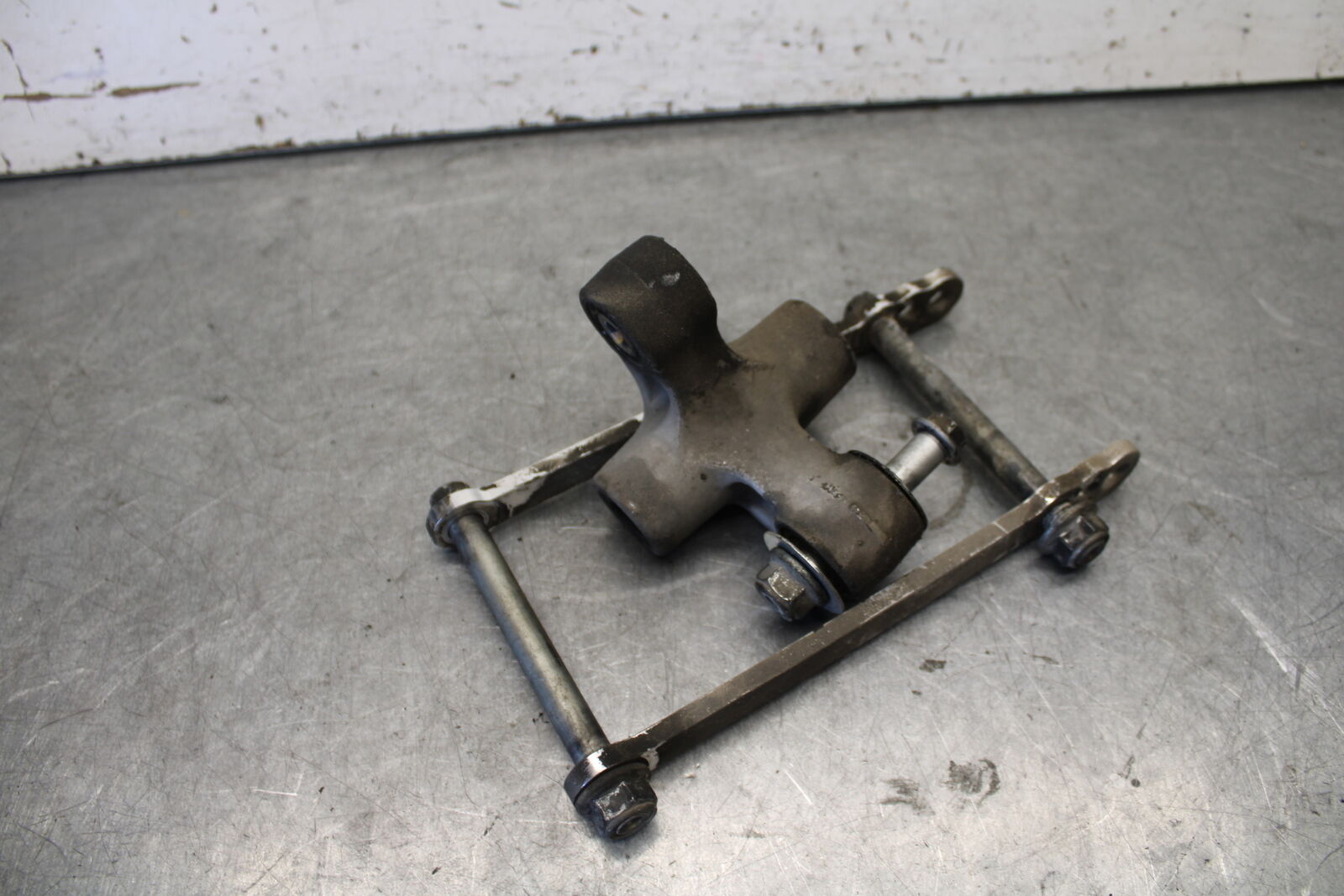 04 SUZUKI GSXR600 AFTERMARKET REAR DOGBONE SHOCK LINKAGE LINK BB676