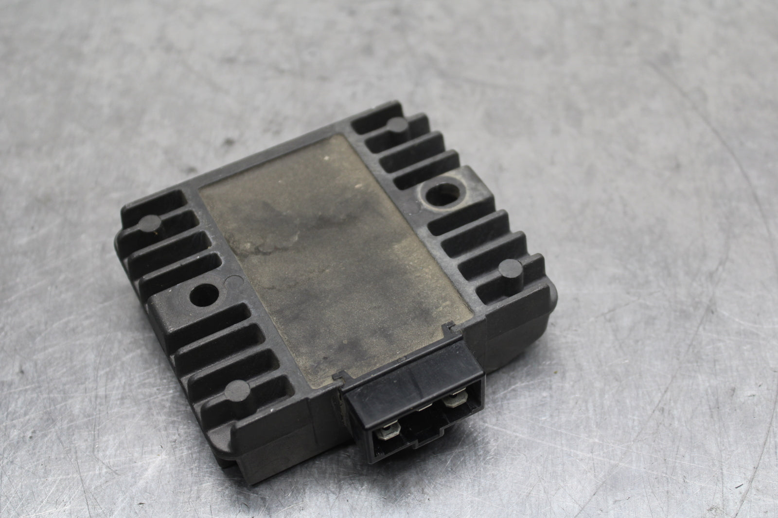03-05 YAMAHA YZF R6  RECTIFIER VOLTAGE REGULATOR BB132