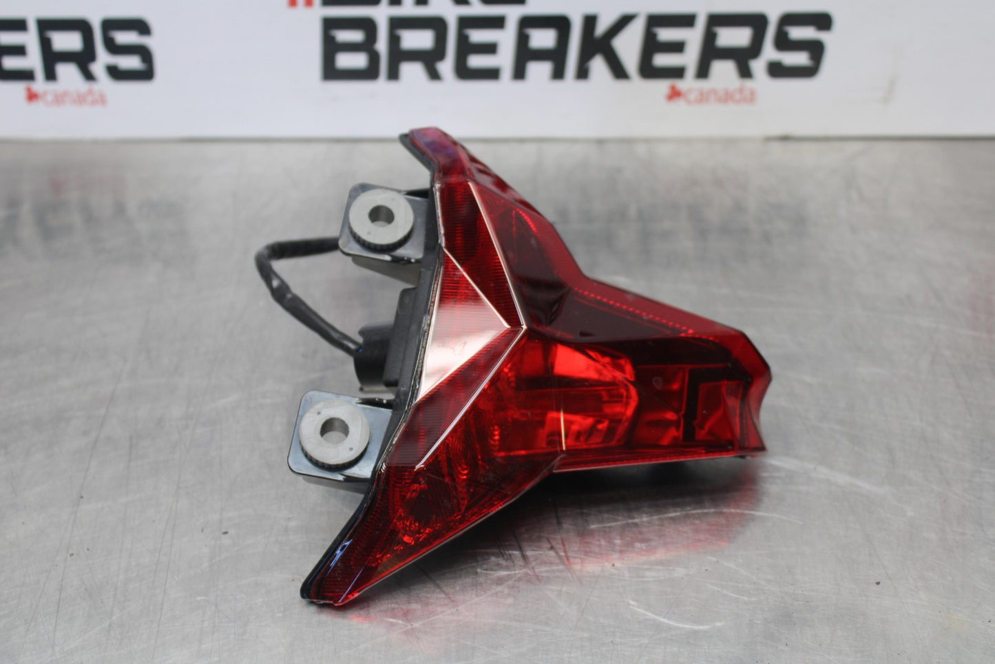 24-25 KAWASAKI NINJA ZX4R REAR TAIL TAILLIGHT BACK BRAKE LIGHT BB610