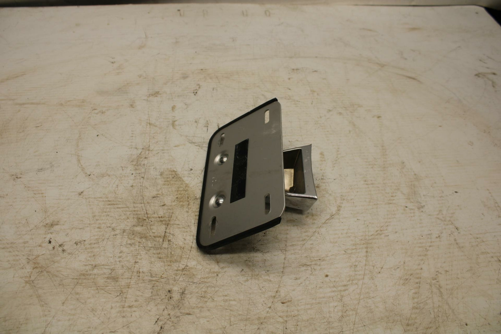 05-09 SUZUKI BOULEVARD C90 LICENSE PLATE HOLDER BB357
