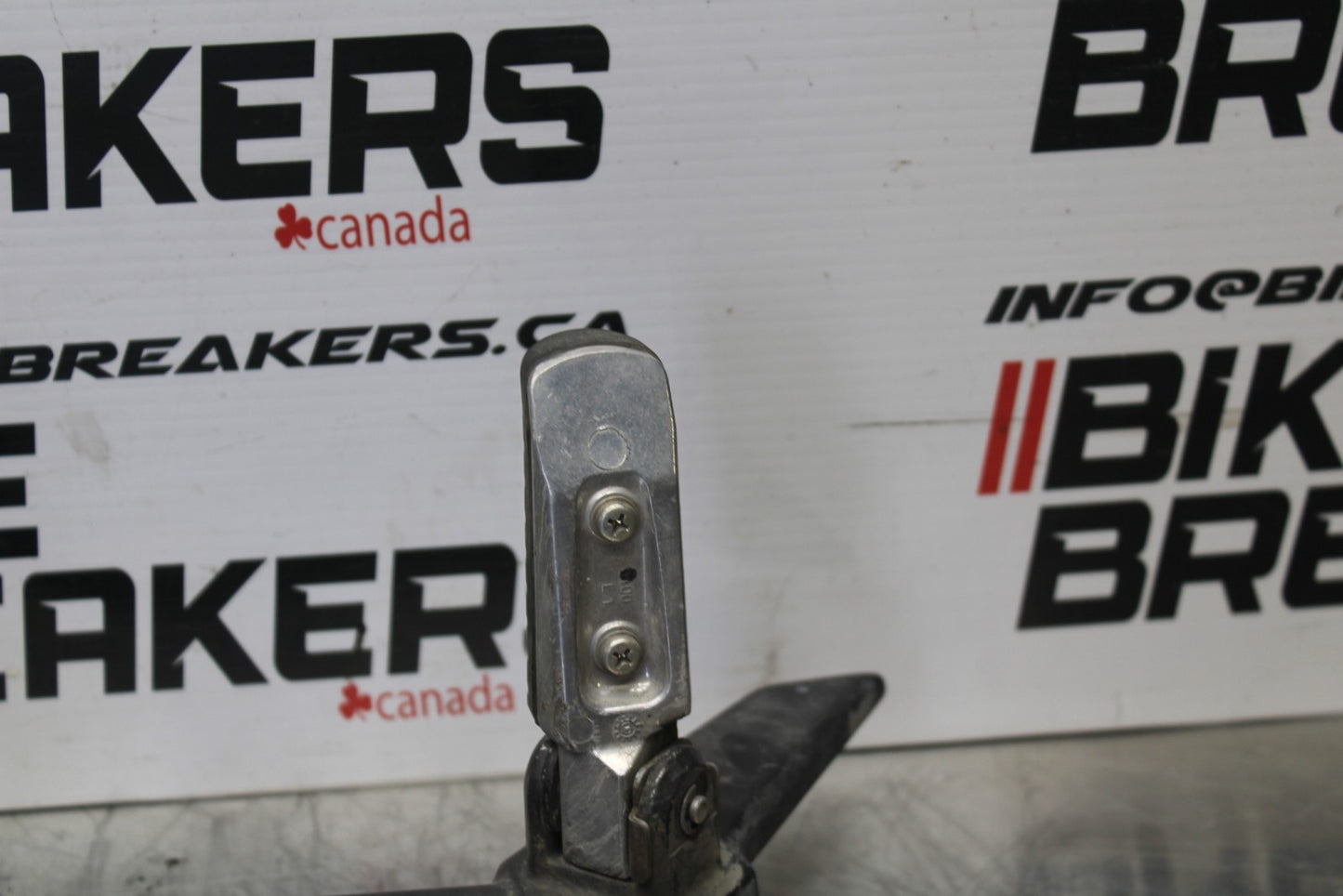 09-10 KAWASAKI ER-6N LEFT REARSET REAR SET DRIVER FOOT PEG REST STOP BB205