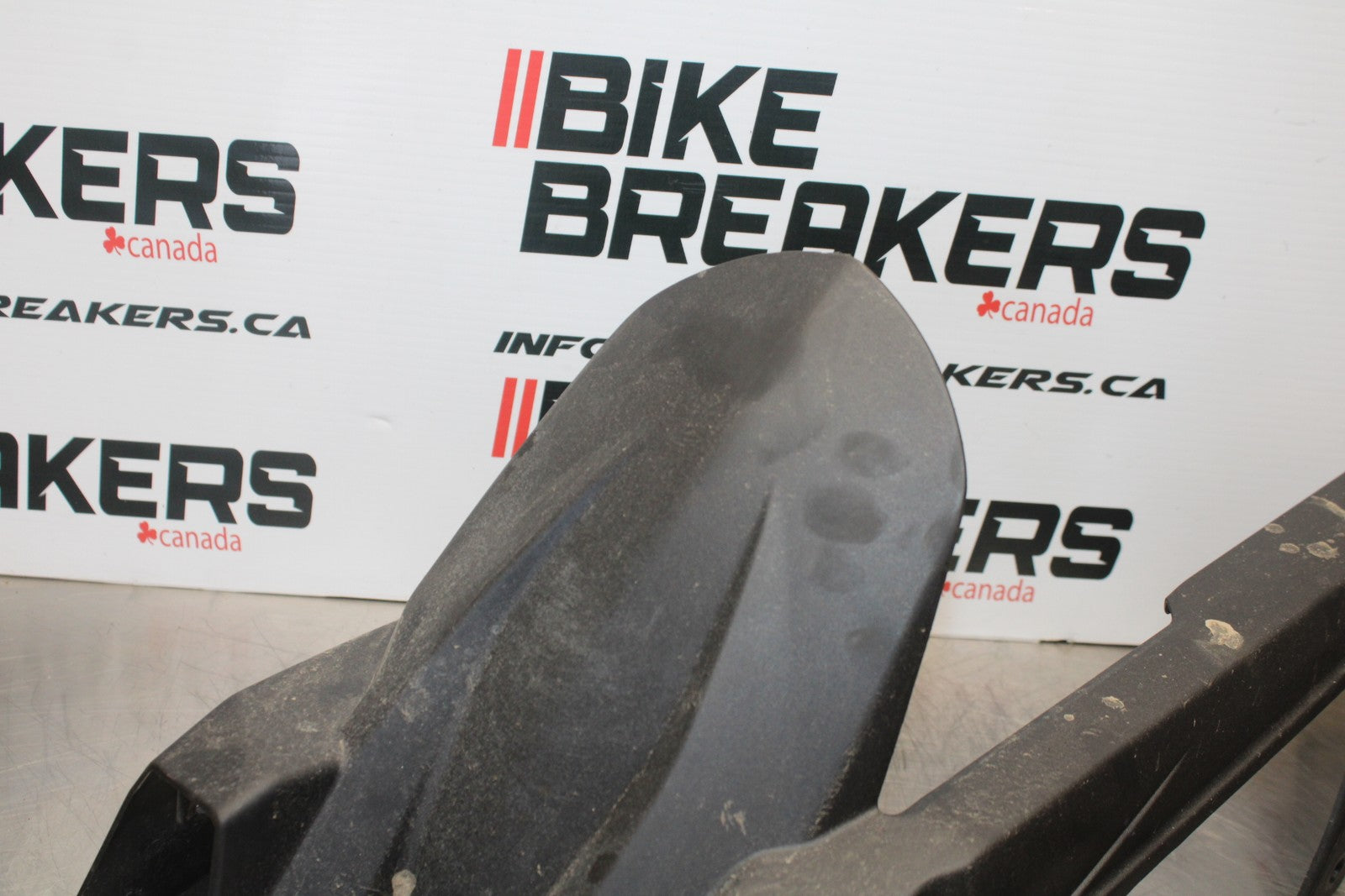 18-23 KAWASAKI NINJA 400 EX400 REAR BACK DRIVE CHAIN GUARD COVER SHIELD BB192