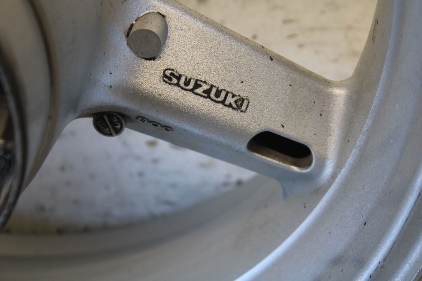 03-05 SUZUKI SV1000 REAR WHEEL BACK RIM BB405