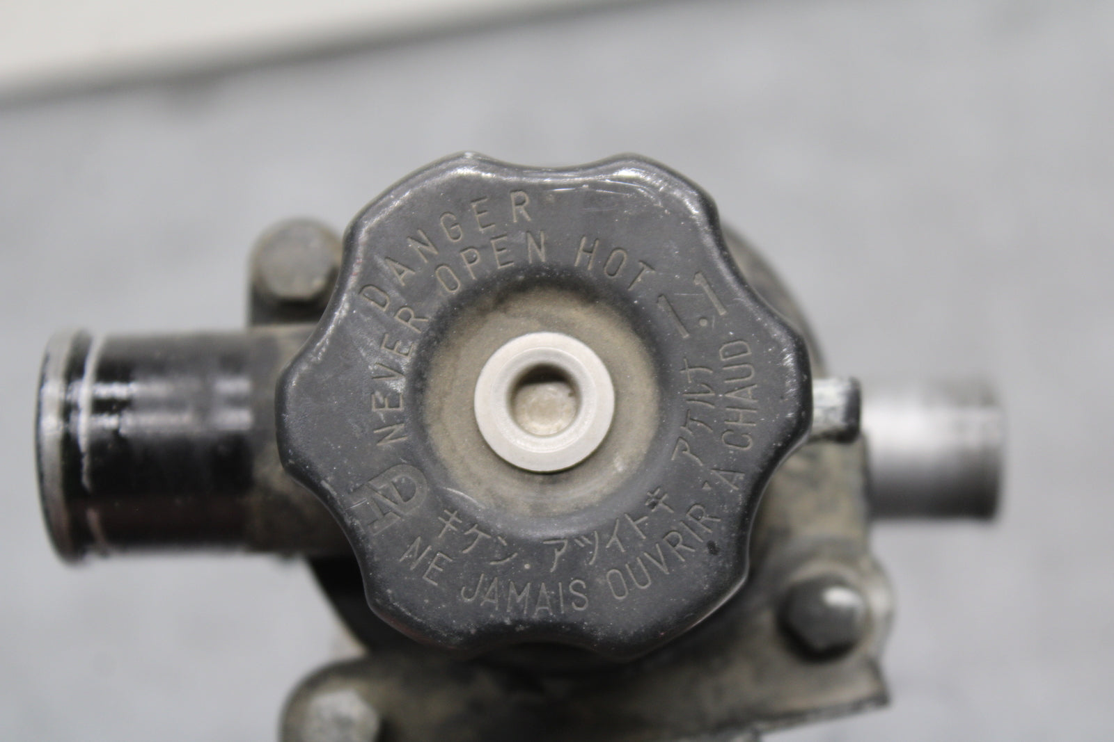 03-08 KAWASAKI VULCAN 1600 THERMOSTAT W HOUSING ASSEMBLY BB754