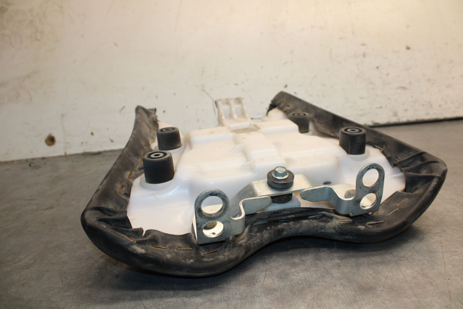 09-15 YAMAHA FZ6R FRONT DRIVERS SEAT PAD SADDLE PILLION  BB686