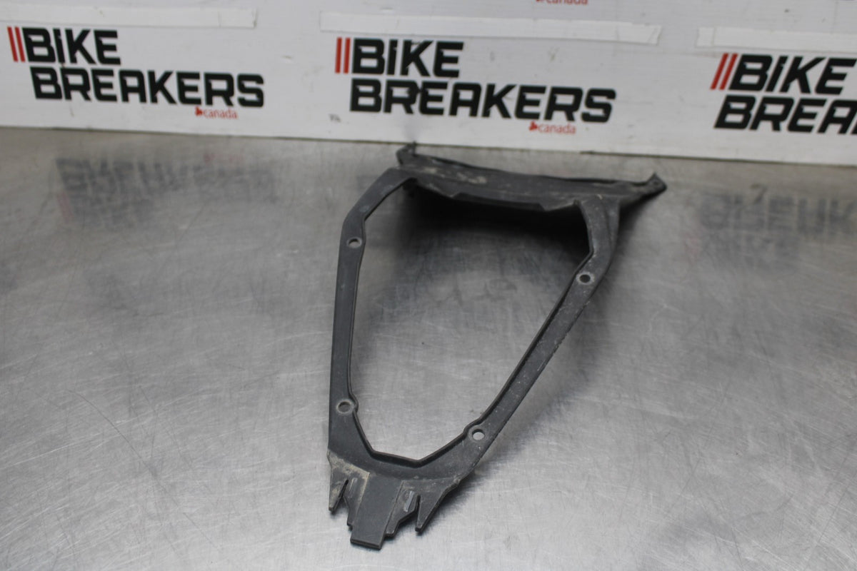 23-26 KAWASAKI NINJA ZX4RR CENTER REAR BACK TAIL FAIRING COWL BB898