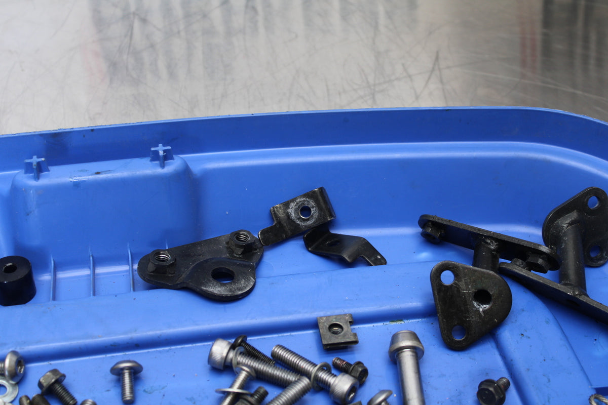 07 KAWASAKI Z1000 MOUNTING BOLTS HARDWARE MOTOR SCREWS BB148