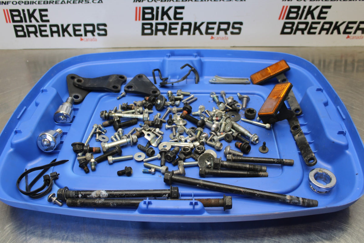09 YAMAHA V STAR 950 MOUNTING BOLTS HARDWARE MOTOR SCREWS BB172
