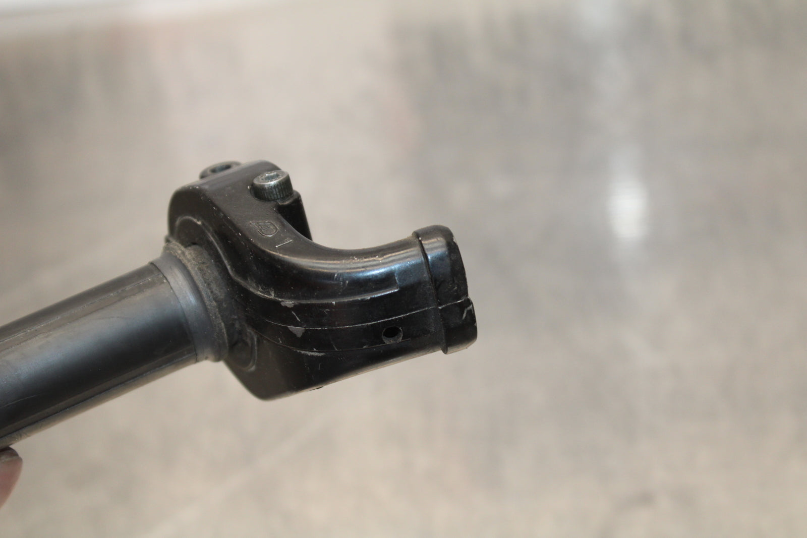 07-08 YAMAHA YZF R1 THROTTLE CABLE LINE HOUSING GUIDE BB160