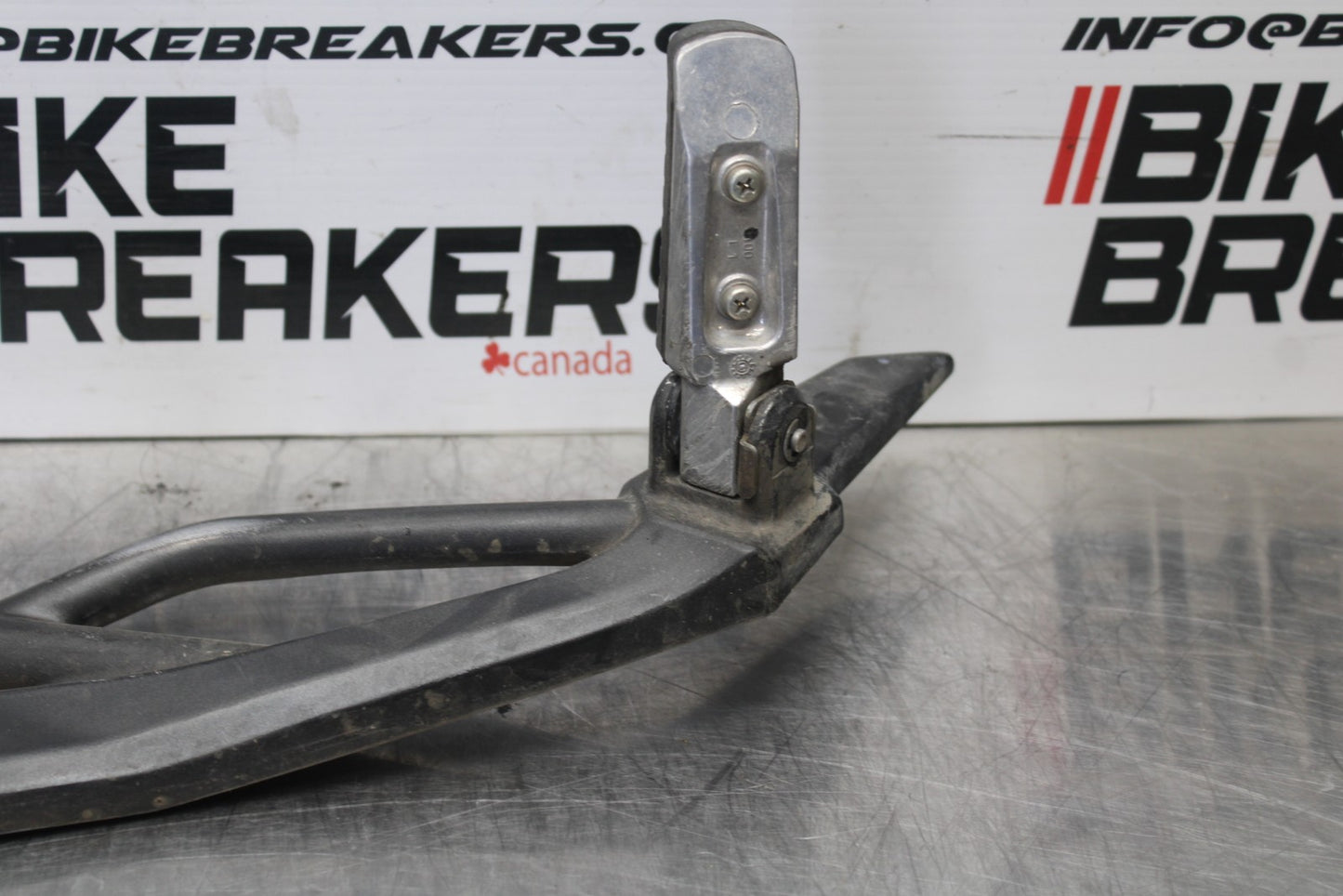 09-10 KAWASAKI ER-6N LEFT REARSET REAR SET DRIVER FOOT PEG REST STOP BB205