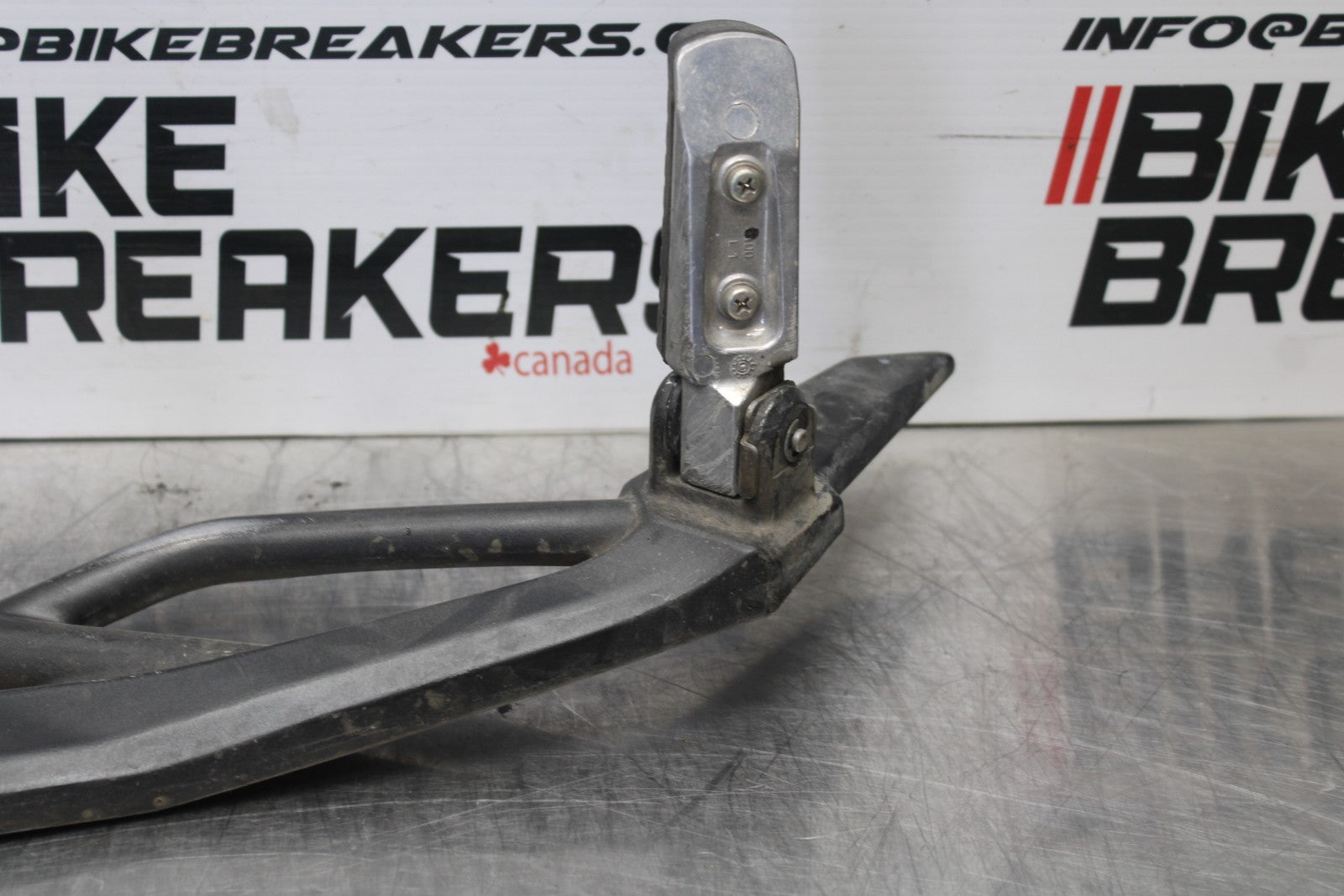 09-10 KAWASAKI ER-6N LEFT REARSET REAR SET DRIVER FOOT PEG REST STOP BB205