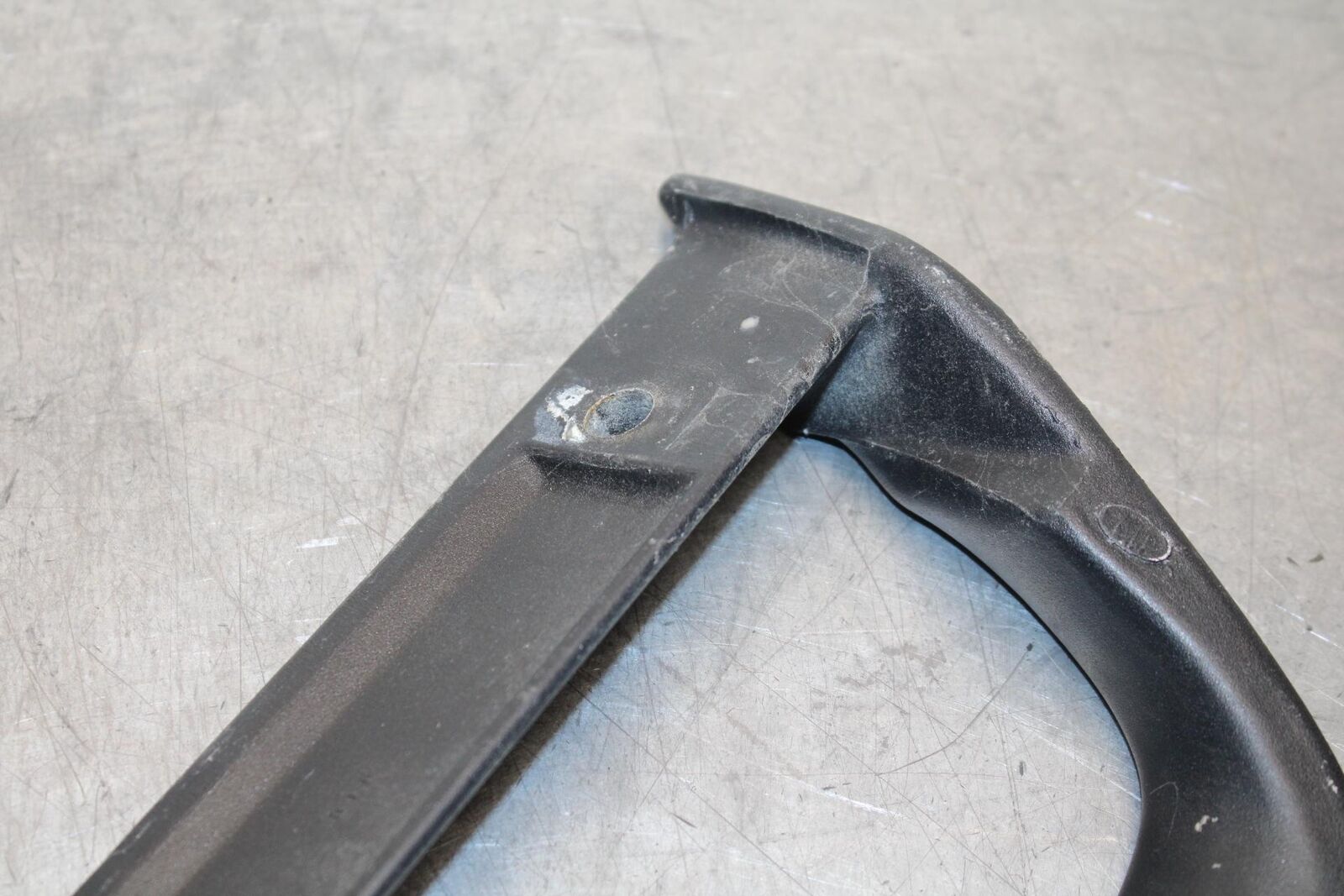 04-09 SUZUKI GS 500 FH GS500F PASSENGER REAR SEAT GRAB BAR HANDLE BB97